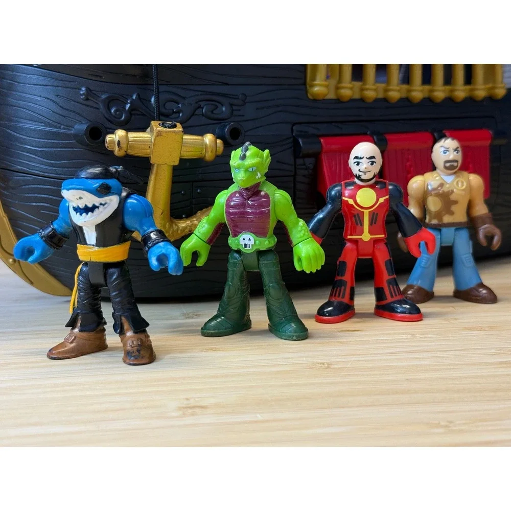 Fisher Price Imaginext Shark Bite Pirate Ship Playset with 4 Figures Black Red